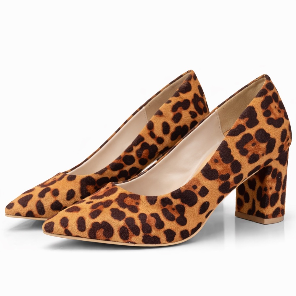 Halston Leopard Print Block Heel Pumps • Size 8.5 • Pointed Toe Chic